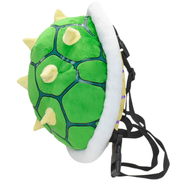 Carapace de Bowser verte en peluche, avec panneaux bordés de noir, pointes jaunes, rebord blanc et sangles noires.