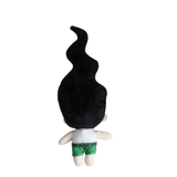 Gon peluche aux cheveux noirs dressés, vêtu d’un haut blanc et d’un short vert, vue de dos.