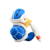 Peluche Koopa Boomerang bleue et jaune, en tissu doux, avec carapace bleue à motifs blancs et boomerang blanc et rouge.