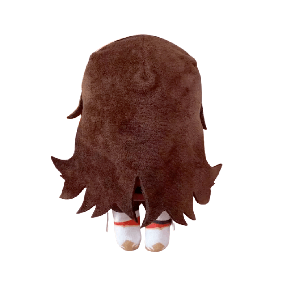 Peluche Amber montrée de dos, avec de longs cheveux bruns en peluche et de petites bottes blanches à détails rouges.