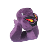 Peluche Arbok violette en tissu doux, avec un motif facial noir, rouge et jaune brodé sur le ventre.