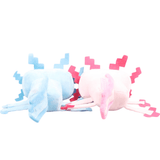 Peluche Axolotl en tissu doux, avec deux axolotls bleu et rose, branchies pixelisées et nageoires pendantes