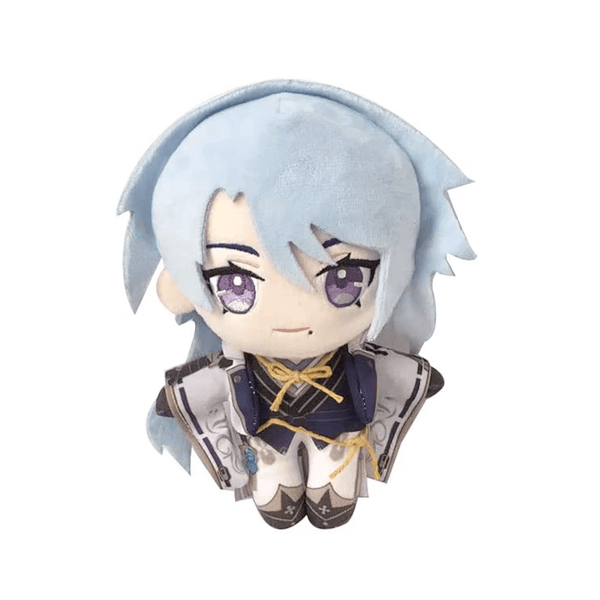 peluche Ayato aux cheveux bleu pâle, aux yeux violets et vêtue d’un costume bleu marine et blanc orné de dorures