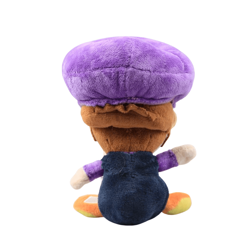 Peluche Bébé Waluigi en tissu doux violet, brun et bleu marine, vue de dos avec grande casquette et bras tendus.