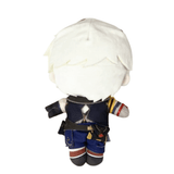Peluche Bennett vue de dos, avec cheveux blancs, tenue bleu marine et noire, détails rouges et accessoires de ceinture.