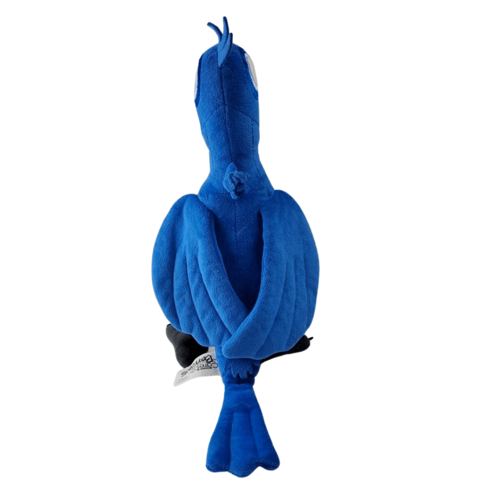 Peluche Blu bleue en tissu doux, représentant un ara aux ailes repliées, au long bec et à la queue plumée.