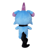 Peluche Depresso bleue en tissu doux, avec oreilles et corne violettes, collier et queue noirs, vue de dos.