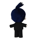 peluche Hayakawa Aki en tissu bleu marine et noir, vue de dos, avec cheveux relevés en pointe et tenue sombre