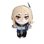 peluche Kaveh aux cheveux blond clair, aux yeux rouges brodés et vêtue d’une tenue grise, bleue et noire
