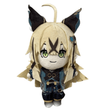 Peluche Kirara beige et noire, avec cheveux blonds, oreilles de chat pointues, yeux verts et tenue bleue brodée.