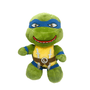 Peluche Leonardo verte en tissu doux, avec masque bleu, plastron jaune, ceinture brune et sourire brodé.
