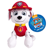 peluche Marcus en tissu blanc et rouge, dalmatien en uniforme de pompier avec casque rouge et écusson flamme
