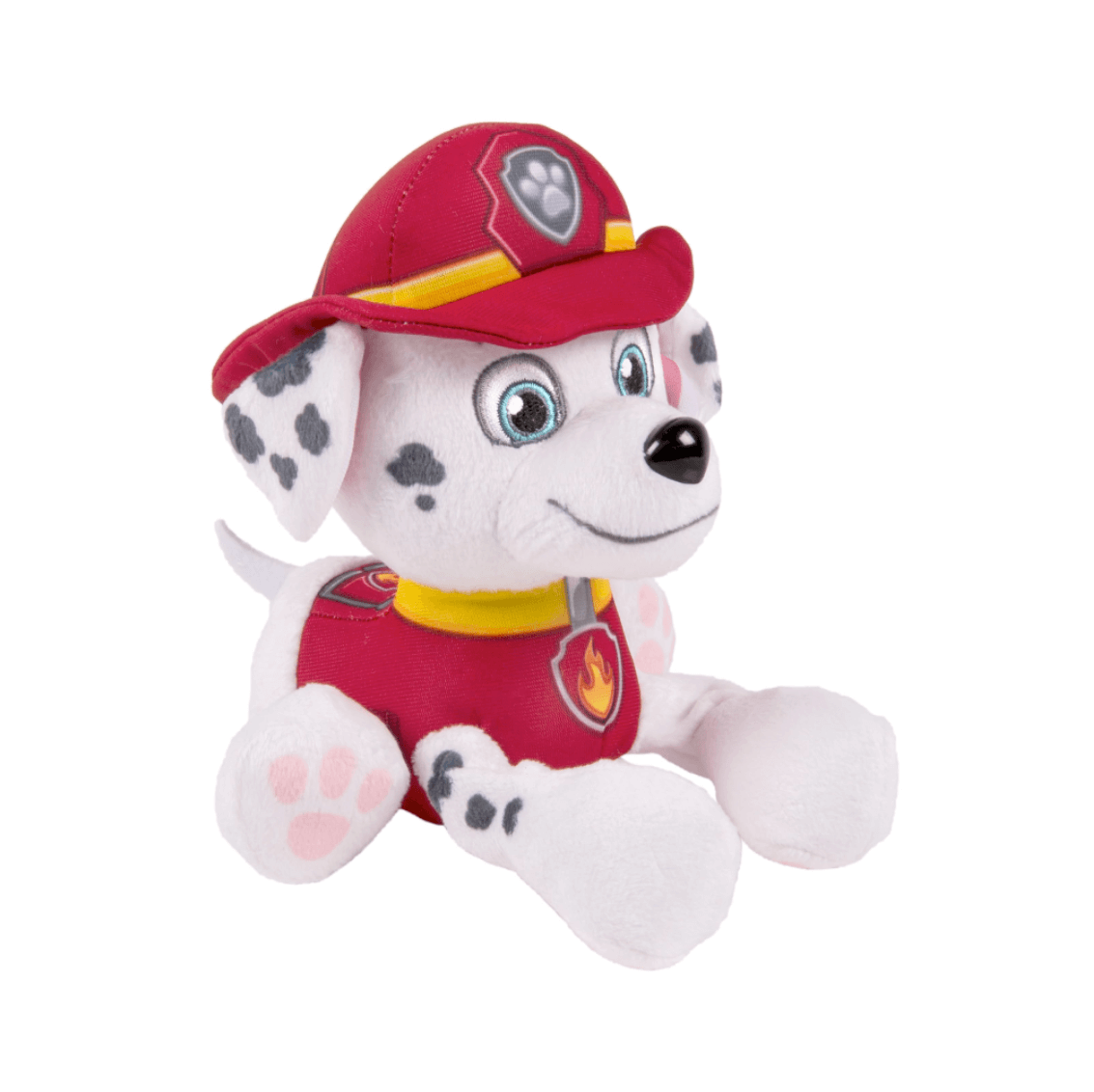 Peluche Marcus dalmatien blanc à taches noires, portant un uniforme rouge et un casque de pompier assorti.