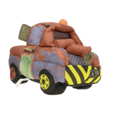 Peluche Martin, dépanneuse de Cars en tissu multicolore, avec roues noires, détails jaunes et bandes noires et jaunes.