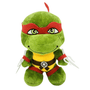 Peluche Raphael verte en tissu doux, avec masque rouge, plastron jaune et deux saïs aux poignets.