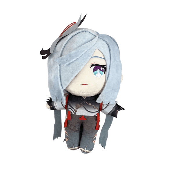 Peluche Shenhe aux longs cheveux bleu clair, vêtue d’une tenue grise et noire avec des détails rouges et une grande broderie violette.