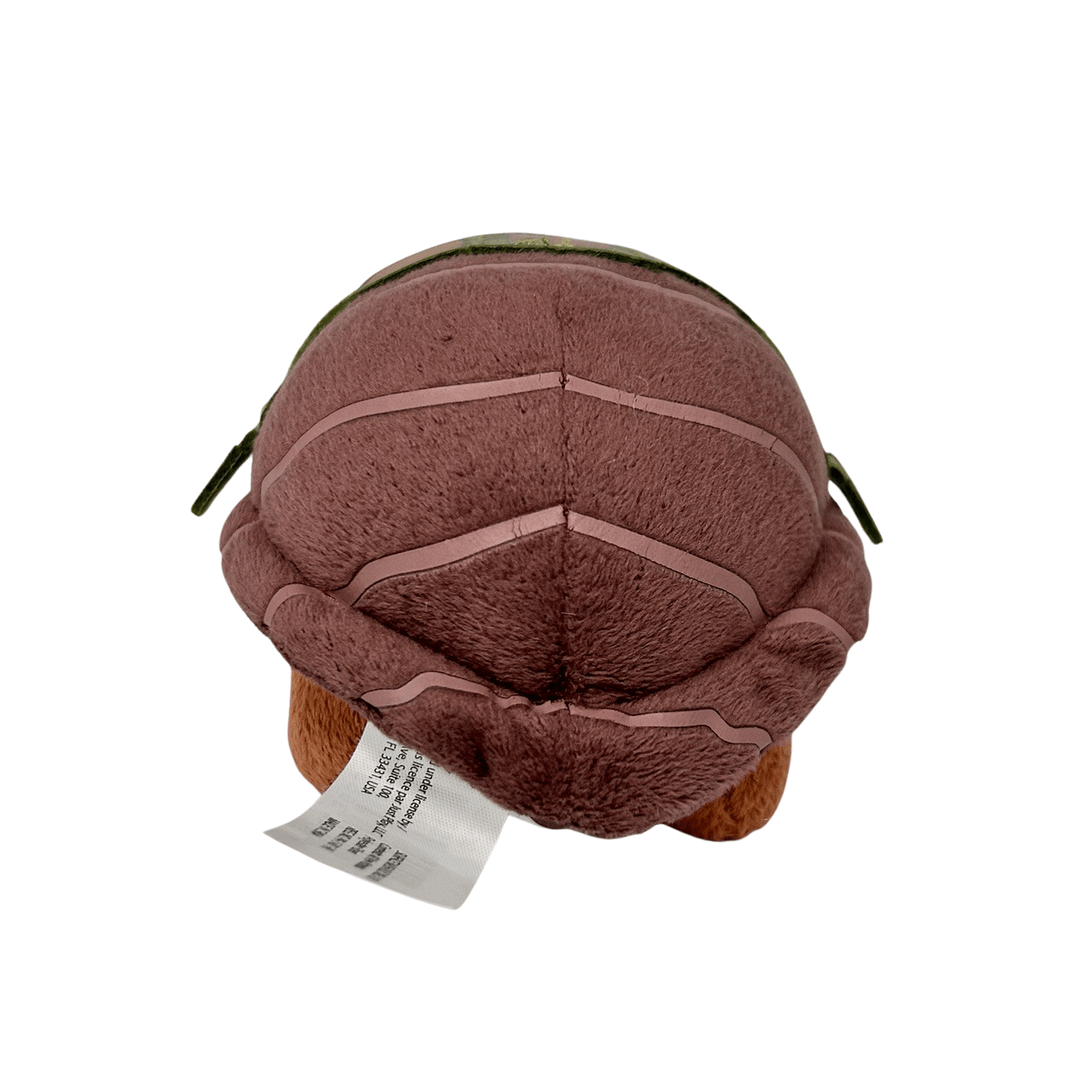 peluche Tuk Tuk marron en tissu doux, vue arrière avec carapace segmentée et coutures apparentes