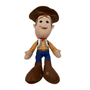 peluche Woody de cowboy en tissu beige, jaune et bleu, avec chapeau marron, chemise à carreaux et bottes.