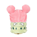 Peluches Pokémon représentant Pikachu en cosplay de Méga-Flagadoss, avec une coquille rose et un visage vert pâle.